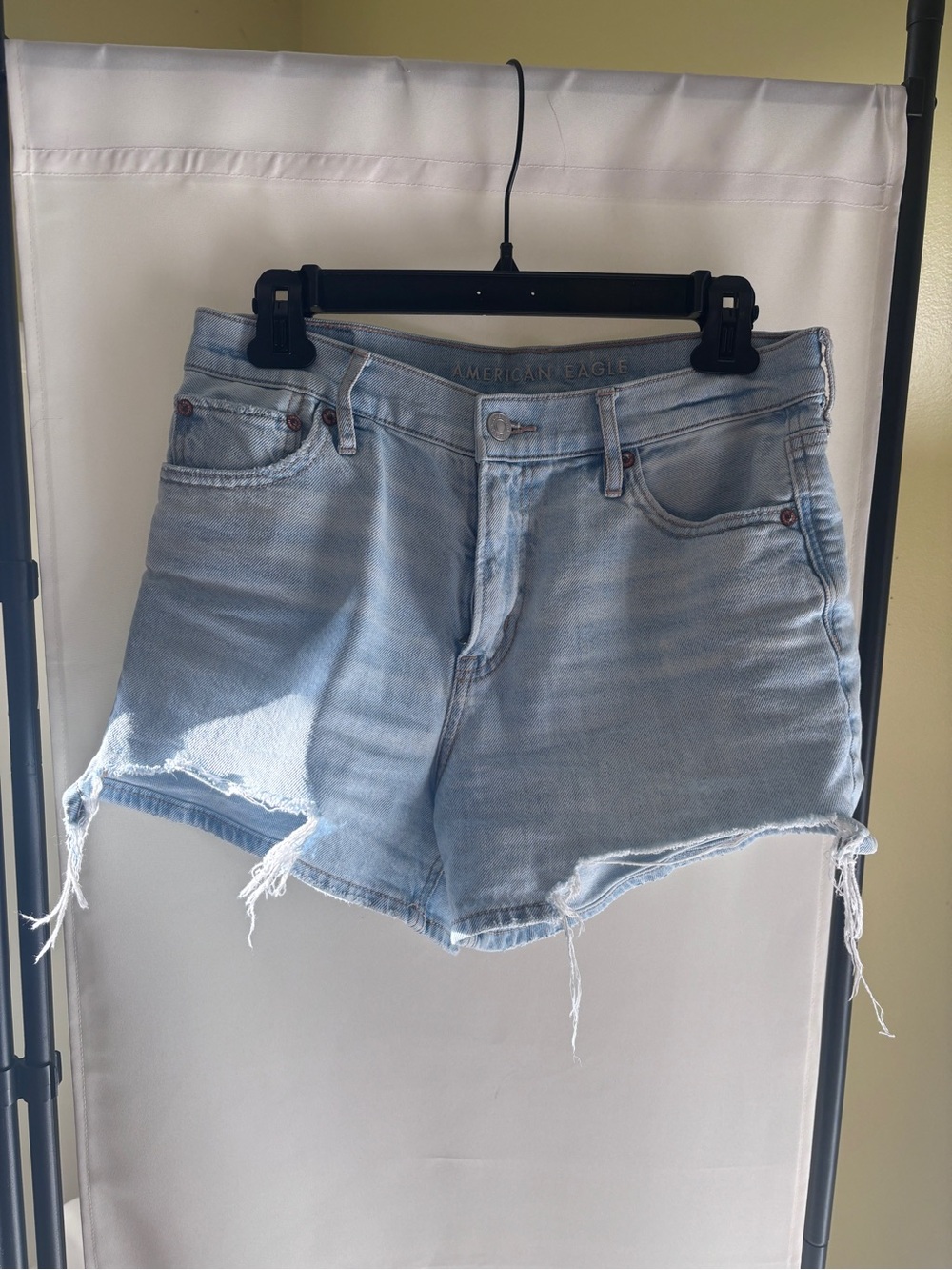 American Eagle Outfitters Light Wash Frayed Hem Denim Shorts